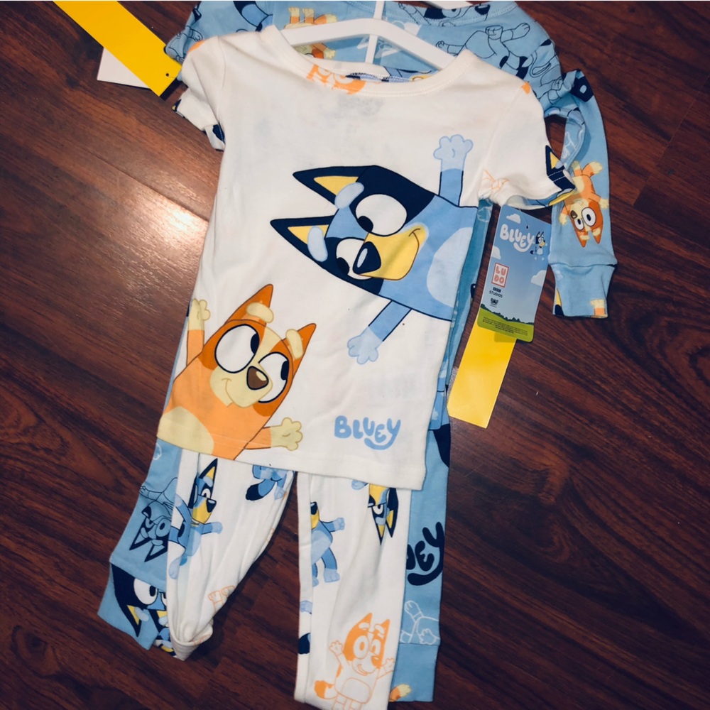 NWT bluey pijama set